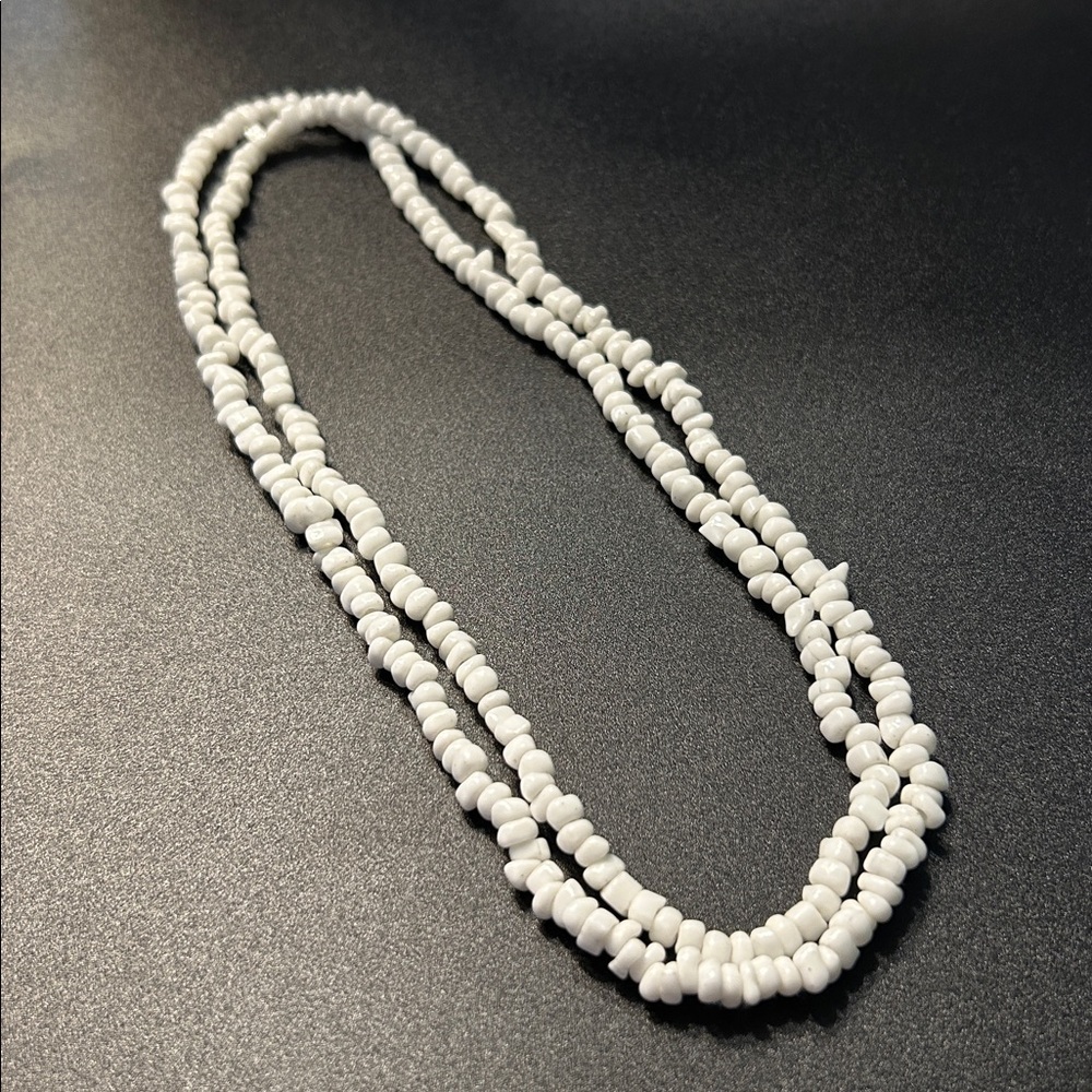 White Strand of Heishi Beads 36 Inch Vintage 80s Boho Beach - Picture 3 of 3